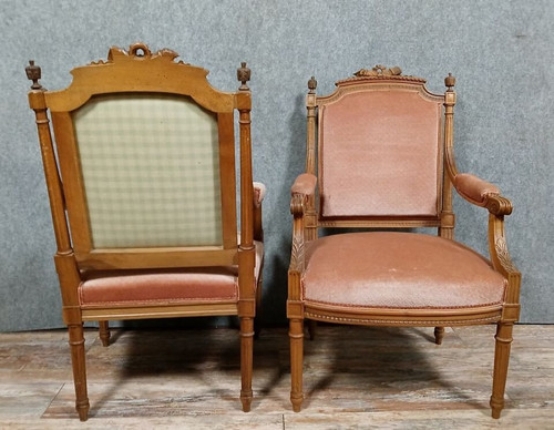 Paire de fauteuils de style Louis XVI en noyer vers 1850