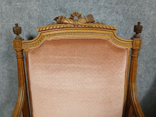 Paire de fauteuils de style Louis XVI en noyer vers 1850