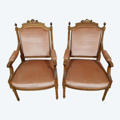 Paire de fauteuils de style Louis XVI en noyer vers 1850