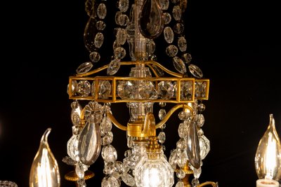 Lustre Marie-Antoinette de style Louis XVI en bronze doré à décor de cristal signé Baccarat