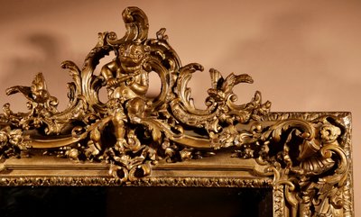 Specchio originale di grande effetto in legno dorato e gesso in stile Louise Quinze XV, 1900 circa.