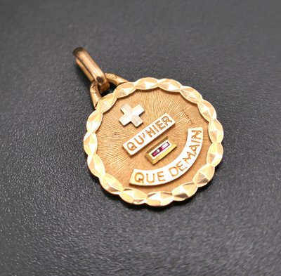 Augis Médaille d'Amour, 18-carat gold