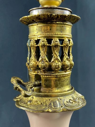 Paire de lampes en porcelaine Vieux Paris sur bronze époque Louis-Philippe 1830