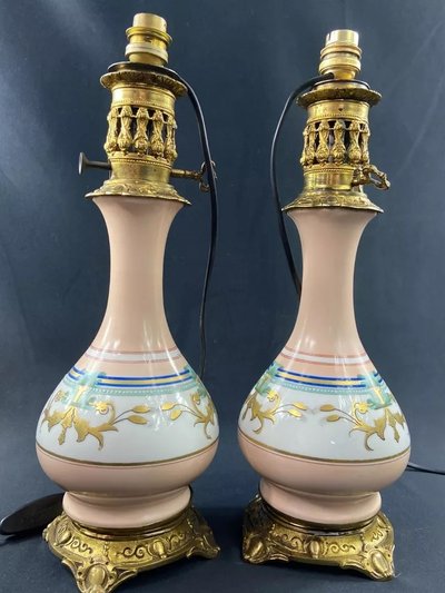 Paire de lampes en porcelaine Vieux Paris sur bronze époque Louis-Philippe 1830