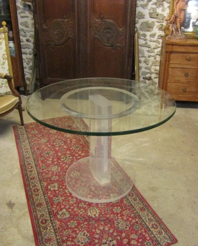 Plexiglas Table