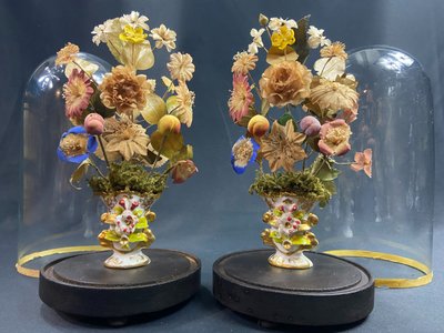 Paire de bouquets de mariés sous globe en verre XIXe Napoléon III