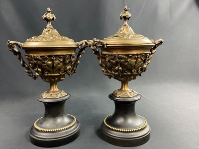 Paire de cassolettes à décor feuillagé bronze sur socle marbre XIXe Napoléon III