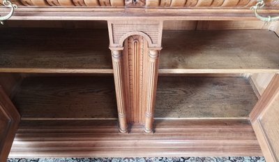 Credenza rinascimentale in noce biondo del XIX secolo