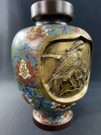 Vase à décor d'émail cloisonné sur bronze à l'oiseau Japon