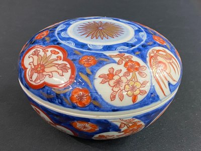 Candy box in Imari porcelain Japan late 19th century