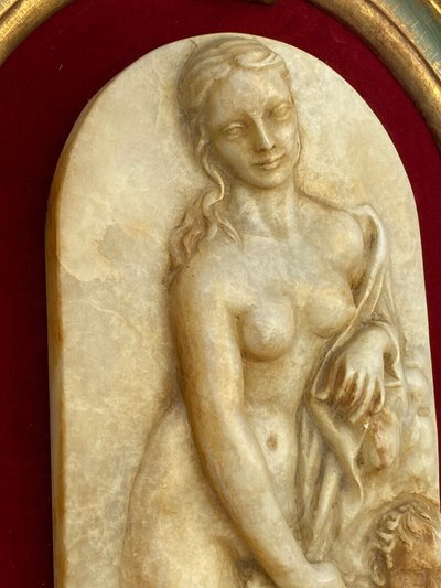 Alabaster plaque in bas-relief Venus aux Amours 19th century red velvet gilt frame