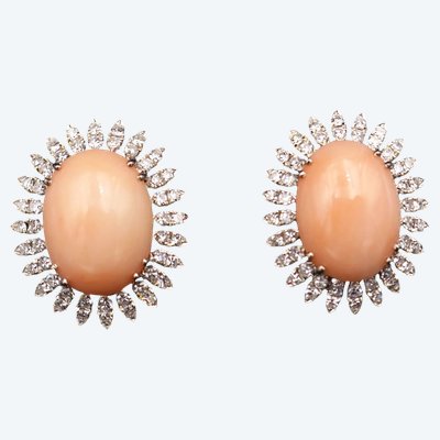 Peau d'Ange Coral Earrings with Diamonds, 18-carat gold.