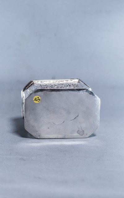 Boite à chaux bétel rectangulaire en argent Birmanie 142g