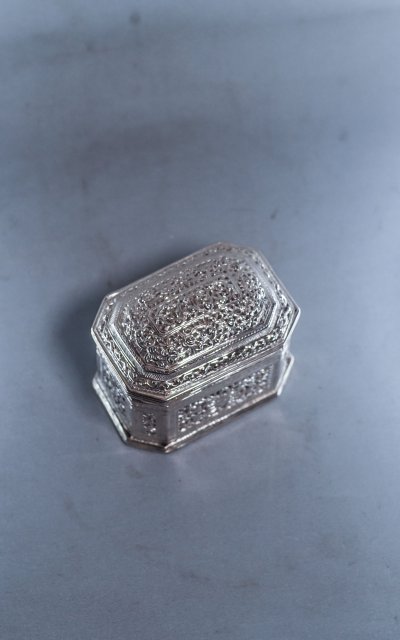 Boite à chaux bétel rectangulaire en argent Birmanie 142g