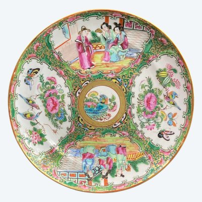 19th century Canton porcelain plate decorated with a palace scene