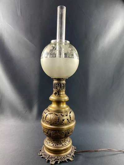 Large 19th century electrified brass lamp with openwork decoration in the Louis XIII style