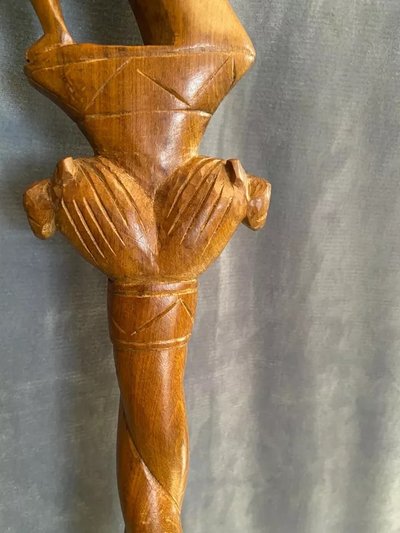 Canne de cérémonie en bois sculpté Afrique