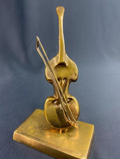 Soggetto in bronzo scolpito con violoncello e violino firmato Yves Lohé