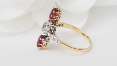 Marquise-Ring aus Gelb, Rubinen und Diamanten