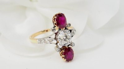 Marquise-Ring aus Gelb, Rubinen und Diamanten