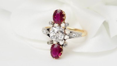 Marquise-Ring aus Gelb, Rubinen und Diamanten