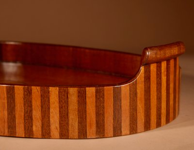 Unusual oval top in inlaid mahogany and satinwood.