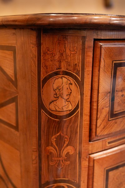 Louis XIV period marquetry chest of drawers decorated with a Ducal Crown circa 1700