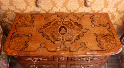 Louis XIV period marquetry chest of drawers decorated with a Ducal Crown circa 1700