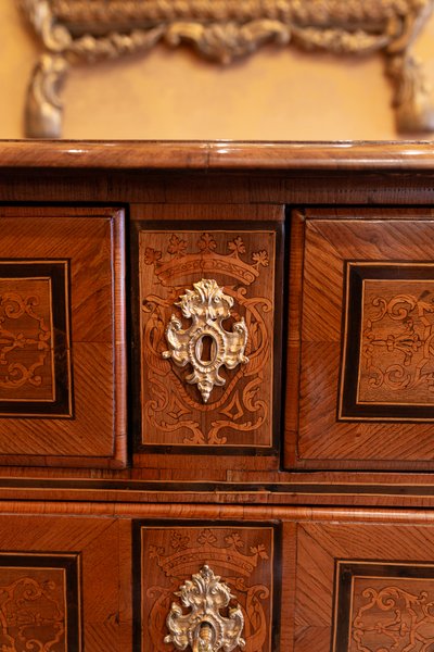 Louis XIV period marquetry chest of drawers decorated with a Ducal Crown circa 1700