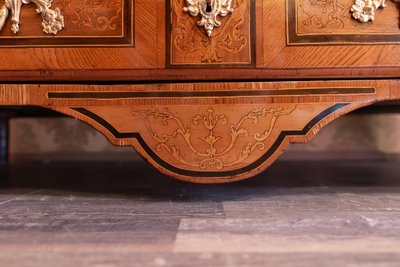 Louis XIV period marquetry chest of drawers decorated with a Ducal Crown circa 1700