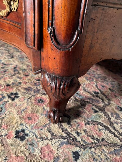 Commode arbalète en noyer d’époque Louis XV 18 eme siècle 