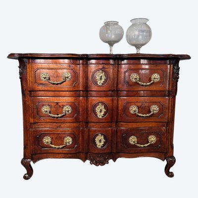 Commode arbalète en noyer d’époque Louis XV 18 eme siècle 