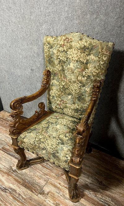 Renaissance throne armchair with slightly curved back in carved walnut.