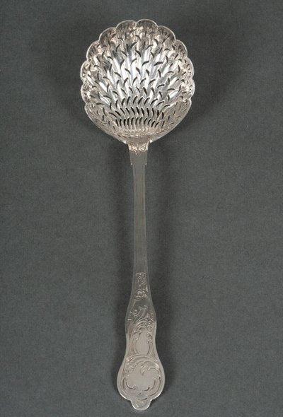 Sprinkling spoon Orfèvre RN silver 53 grams rich Louis XV decor