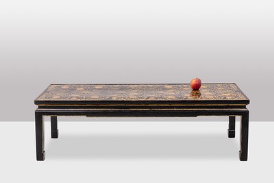 Lacquer coffee table with floral motifs. Circa 1900. LS6207355G