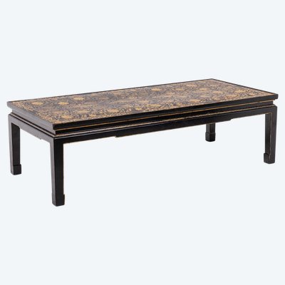 Lacquer coffee table with floral motifs. Circa 1900. LS6207355G