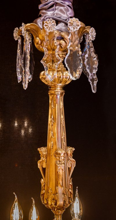 Signed by Victor Raulin (1867-1925), Louis XV style chiseled and gilded bronze chandelier Aux Amours