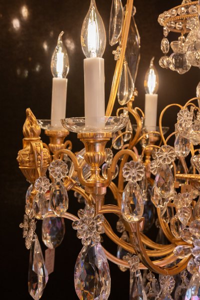 Signed by Baccarat, Louis XVI style chandelier with gilt bronze and cut crystal fire pots circa 1890