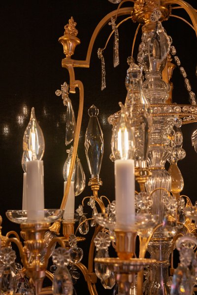 Signed by Baccarat, Louis XVI style chandelier with gilt bronze and cut crystal fire pots circa 1890