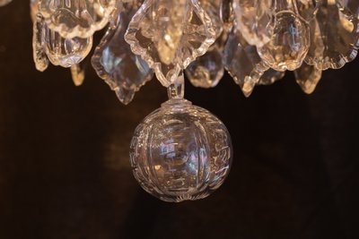 Signed by Baccarat, Louis XVI style chandelier with gilt bronze and cut crystal fire pots circa 1890