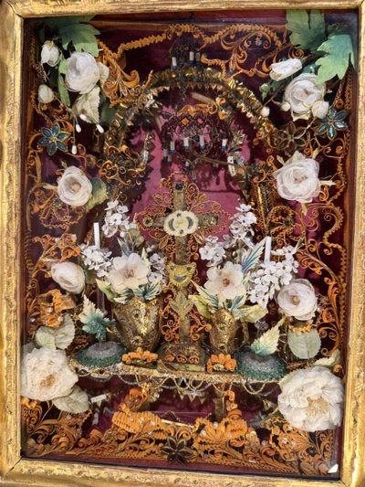 Reliquary Paperolles with 12 Relics – 19th Century