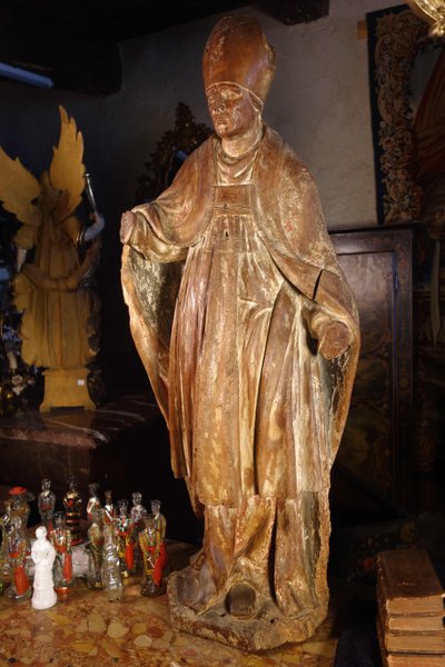 Large, formerly polychrome statue of a bishop