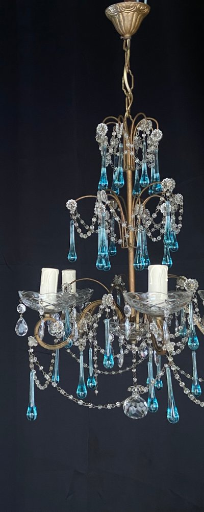 Chandelier composed of blue drops