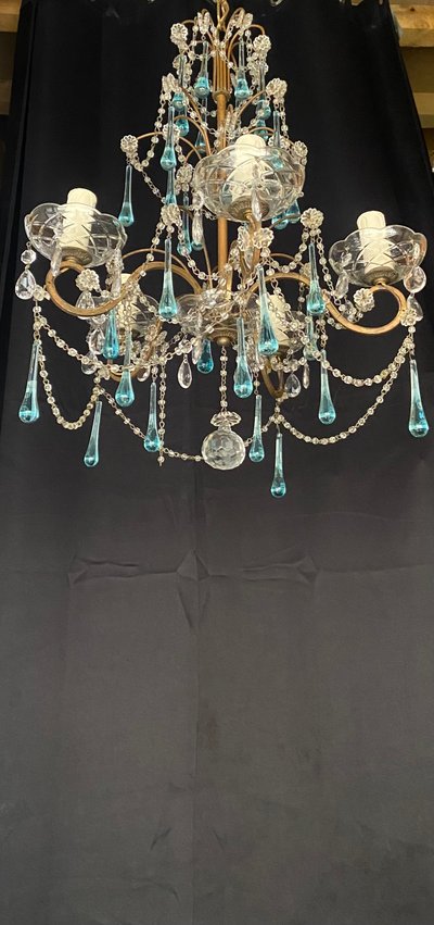 Chandelier composed of blue drops