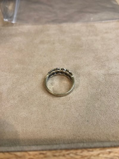 Anello con croce di diamanti