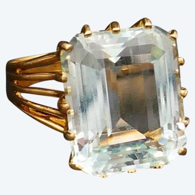 Aquamarine Ring, 18-carat yellow gold.