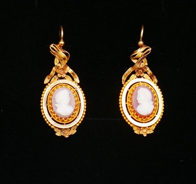 Pair of Cameo Earrings on agate, late 19th century. 18-carat gold