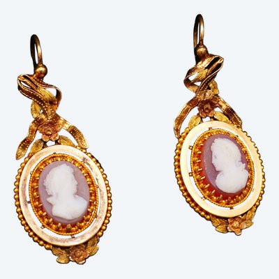 Pair of Cameo Earrings on agate, late 19th century. 18-carat gold