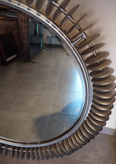 Large, round, handmade Brutalist mirror - Art Populaire