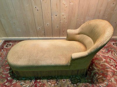 Napoleon III style velvet chaise longue